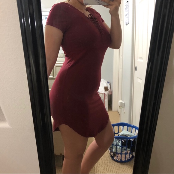 Fitted maroon dress - Picture 3 of 3